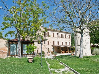 EXCLUSIVE COUNTRY HOUSE FOR SALE IN LE MARCHE Property with tourist activity, guest houses, for sale in Italy in Le Marche_1